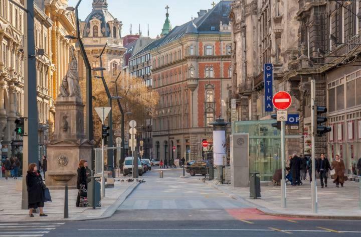 Prime Time Vaci Budapest Bagian luar foto